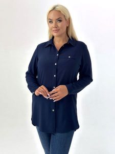 Elegancka granatowa koszula z kołnierzykiem PLUS SIZE XXL. Koszule Nasi partnerzy, plus size, bez wzorów, z poliesteru, bez kołnierzyka, plus size, bez ramiączek. Za 199,90 zł.