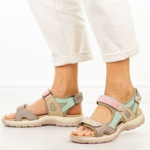 Azul skórzane sandały damskie Unisoft 18-57. Czerwone sandały Unisoft, bez wzorów, z materiału, bez obcasa, na płaskiej podeszwie, bez zapięcia. Za 219,00 zł.