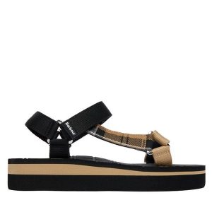 Sandały Barbour. Brązowe sandały Barbour, bez wzorów, bez obcasa, na płaskiej podeszwie, bez zapięcia. Za 269,99 zł.