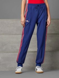 Adidas Spodnie dresowe w kolorze granatowym rozmiar: XS. Niebieskie spodnie dresowe ADIDAS, xs, bez wzorów, z dresówki. Za 169,95 zł.