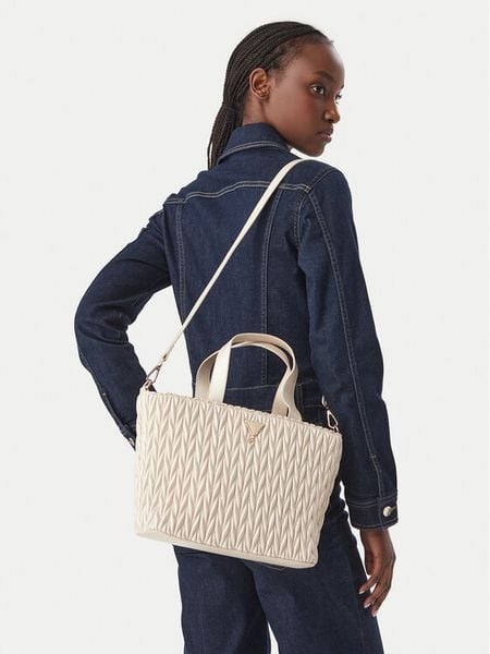 Guess Torebka J6BZ24 W4034 Złoty. Żółte kuferki Guess, z aplikacjami, bez dodatków. Za 294,99 zł.