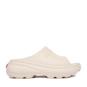 Klapki Hunter. Brązowe klapki Hunter, bez wzorów, bez obcasa. Za 149,99 zł.