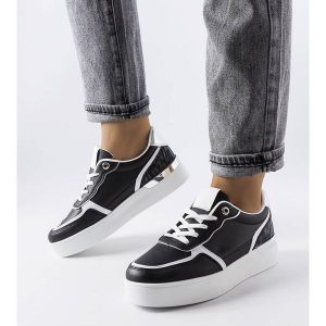Czarne sneakersy na platformie Tooele. Czarne trampki bez wzorów, bez zapięcia. Za 88,66 zł.