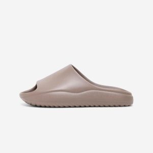 Second Life - Klapki Unisex Slide - Stan Doskonały. Brązowe klapki DECATHLON, bez wzorów, z materiału, bez obcasa. Za 67,99 zł.