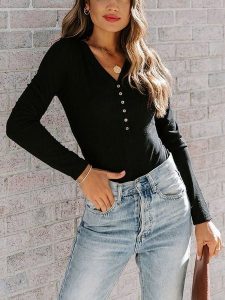 Milan Kiss Koszulka w kolorze czarnym rozmiar: M. Czarne bluzki Milan Kiss, m, bez wzorów, bez kołnierzyka, bez ramiączek. Za 153,34 zł.