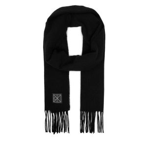 Szalik Calvin Klein. Czarne szaliki Calvin Klein, bez wzorów. Za 429,99 zł.
