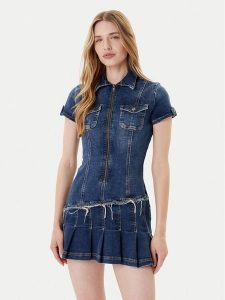 Guess Sukienka jeansowa W5YK71 D4H1D Niebieski Regular Fit. Niebieskie sukienki Guess, s, z aplikacjami, z bawełny, bez kołnierzyka, bez ramiączek. Za 529,99 zł.