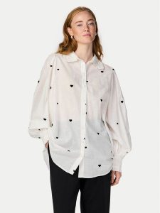 YAS Koszula Heart 26027777 Biały Regular Fit. Białe koszule YAS, bez wzorów, z bawełny, bez kołnierzyka, bez ramiączek. Za 169,99 zł.