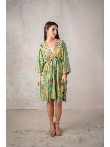Lula Natura Sukienka w kolorze zielonym rozmiar: onesize. Zielone sukienki Lula Natura, bez wzorów, bez kołnierzyka, bez ramiączek, midi. Za 223,99 zł.