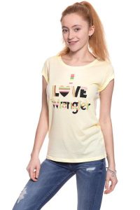 WRANGLER T SHIRT DAMSKI I LOVE TEE ETHEREAL YELLOW W700LF6UF 112130874. Żółte t-shirty Wrangler, xs, bez wzorów, bez kołnierzyka, bez ramiączek. W wyprzedaży za 39,99 zł.