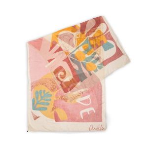 Szal damski Anekke, wykonany z lekkiego materiału tekstylnego z kolorowym artystycznym wzorem, różowy, 42470-032. Czerwone szaliki Anekke, z aplikacjami. Za 119,00 zł.