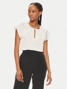 Calvin Klein Bluzka K20K207161 Écru Regular Fit. Bluzki Calvin Klein, bez wzorów, z syntetyku, bez kołnierzyka, bez ramiączek. Za 369,99 zł.