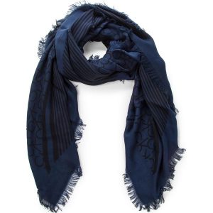 Chusta CALVIN KLEIN - Printed Ck Scarf K60K604704 001. Apaszki i chusty marki Calvin Klein. W wyprzedaży za 199,00 zł.