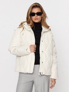 Lee Kurtka zimowa 112341600 Écru Relaxed Fit. Kurtki Lee, na zimę, m, bez wzorów, z syntetyku, bez kaptura. Za 599,99 zł.