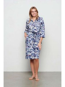 &Co Woman Sukienka "Lolly" w kolorze biało-granatowym rozmiar: XL. Białe sukienki &Co Woman, xl, bez wzorów, z tkaniny, bez kołnierzyka, bez ramiączek, midi. Za 136,13 zł.