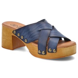 Klapki damskie HEE, ze skóry naturalnej licowej na klocku wygodne, niebieskie, 25355. Niebieskie klapki Hee, bez wzorów, z materiału, bez obcasa, na obcasie. Za 239,00 zł.