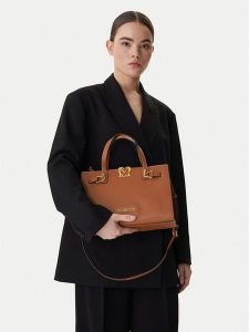 LOVE MOSCHINO Torebka JC4126PP1OLM0200 Brązowy. Brązowe torebki klasyczne LOVE MOSCHINO, bez wzorów, ze skóry, bez dodatków. Za 606,99 zł.