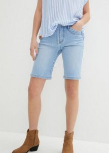 Bermudy dżinsowe Slim Fit mid waist. Niebieskie jeansy bonprix, bez wzorów, z jeansu. Za 82,99 zł.
