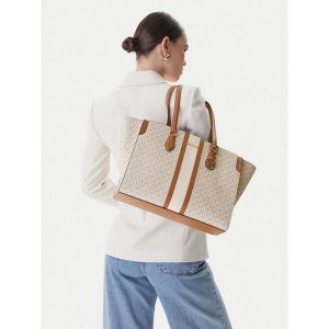 Torebka MICHAEL Michael Kors. Białe shopper bag MICHAEL Michael Kors, bez wzorów, bez dodatków. Za 674,99 zł.