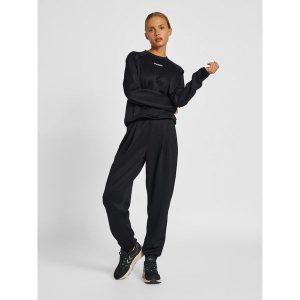 Damska krótka bluza Hummel mt Kalu. Czarne bluzy Hummel, s, bez wzorów, bez kaptura. W wyprzedaży za 190,50 zł.