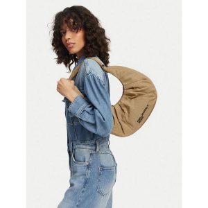 Torebka Karl Lagerfeld Jeans. Brązowe torebki klasyczne Karl Lagerfeld Jeans, bez wzorów, z jeansu, bez dodatków. Za 602,99 zł.