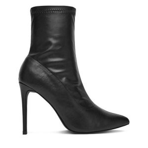 Botki DeeZee. Czarne botki DeeZee, bez wzorów, bez obcasa, na szpilce, bez zapięcia. Za 219,99 zł.