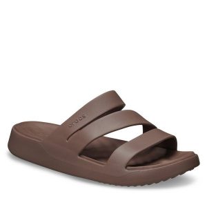 Klapki Crocs. Brązowe klapki Crocs, bez wzorów, bez obcasa. Za 159,99 zł.