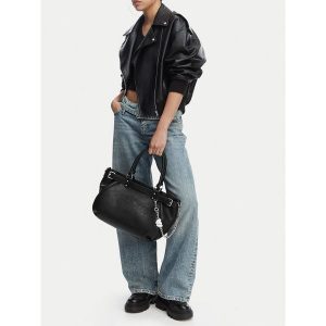 Torebka Juicy Couture. Czarne torebki klasyczne Juicy Couture, bez wzorów, bez dodatków. Za 429,99 zł.