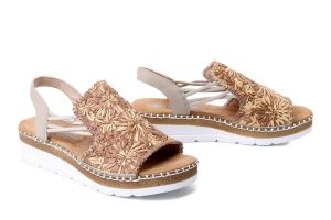 RIEKER V1268-64 beige, sandały damskie. Brązowe sandały Rieker, bez wzorów, bez obcasa, na koturnie, bez zapięcia. Za 329,90 zł.