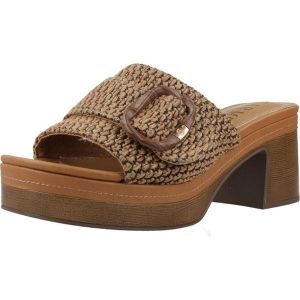 Sandały CARMELA 163158CA Brązowy. Brązowe buty trekkingowe Carmela, z syntetyku, bez zapięcia. Za 281,99 zł.