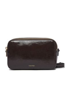 Calvin Klein Torebka Foil Logo Glossy Camera Bag LV04F3539G Brązowy. Brązowe listonoszki Calvin Klein, bez wzorów, ze skóry, bez dodatków. Za 409,99 zł.