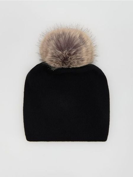 Czapka beanie z wiskozą - czarny. Czarne czapki Reserved, bez wzorów, z wiskozy. Za 69,99 zł.