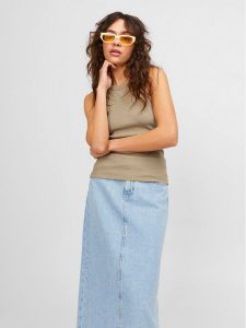 JJXX Top 12224661 Beżowy Rib Fit. Brązowe topy JJXX, xs, bez wzorów, z bawełny, bez kołnierzyka, bez ramiączek. Za 49,99 zł.