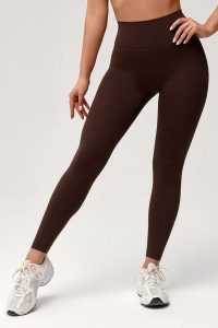 Damskie legginsy sportowe Rough Radical Soho Long. Fioletowe legginsy ROUGH RADICAL, bez wzorów, z elastanu, z podwyższonym stanem, długie. Za 169,90 zł.
