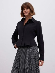 BGN Koszula w kolorze czarnym rozmiar: 34. Czarne koszule BGN, bez wzorów, bez kołnierzyka, bez ramiączek. Za 83,22 zł.