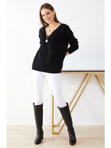 Milan Kiss Sweter w kolorze czarnym rozmiar: S. Czarne swetry oversize Milan Kiss, s, bez wzorów, bez ramiączek. Za 104,14 zł.