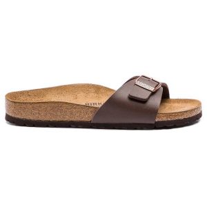 Klapki Birkenstock. Brązowe klapki Birkenstock, bez wzorów, bez obcasa. Za 229,99 zł.