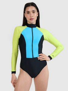 4F Kostium kąpielowy z długim rękawem damski - niebieski XS. Niebieskie szorty 4f, bez wzorów, z elastanu, sportowe. Za 179,99 zł.
