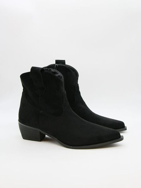 Bellucci Kowbojki w kolorze czarnym rozmiar: 38. Czarne buty zimowe Bellucci, bez obcasa, bez zapięcia. Za 154,95 zł.
