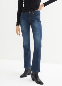 Dżinsy ze stretchem o kroju bootcut, mid waist. Niebieskie spodnie z wysokim stanem bonprix, bez wzorów, z jeansu. Za 94,99 zł.