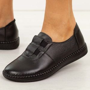 Czarne skórzane półbuty damskie Potocki 15315. Czarne półbuty POTOCKI, na jesień, bez wzorów, z jeansu, z okrągłym noskiem, bez obcasa, na płaskiej podeszwie, bez zapięcia. Za 219,00 zł.