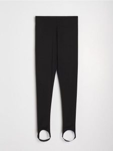Legginsy z gumką pod stopą - czarny. Czarne legginsy Sinsay, bez wzorów. Za 39,99 zł.
