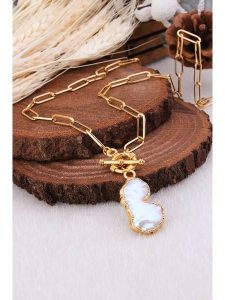 Pierres delicates Pozłacany naszyjnik z masą perłową - dł. 50 cm rozmiar: onesize. Białe naszyjniki Pierres delicates, z perłą, pozłacane. Za 43,99 zł.