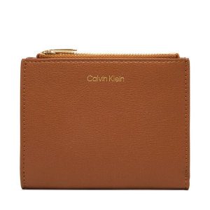 Bilonówka Calvin Klein. Brązowe portfele Calvin Klein, bez wzorów. Za 289,99 zł.
