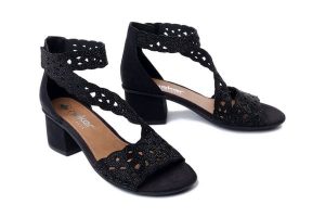Rieker 64657-00 black, sandały damskie. Czarne sandały Rieker, bez wzorów, ze skóry ekologicznej, bez obcasa, bez zapięcia. Za 339,90 zł.