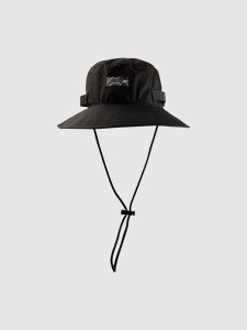 4F Kapelusz trekkingowy bucket hat uniseks - czarny XS/S (56cm). Czarne kapelusze 4f, bez wzorów. Za 89,99 zł.