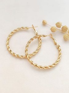 Atelier MIU Pozłacane kolczyki-kreole rozmiar: onesize. Żółte kolczyki Atelier MIU, pozłacane. Za 50,45 zł.