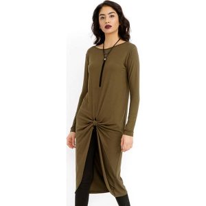 Tunika w kolorze khaki. Brązowe tuniki marki Bambina Mia, z asymetrycznym kołnierzem, z długim rękawem. W wyprzedaży za 82,95 zł.