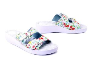 SANITAL FLEX KF-02 multi white, klapki damskie. Białe klapki Sanital-Flex, bez wzorów, bez obcasa, na koturnie. Za 84,99 zł.