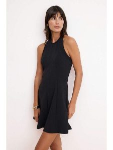 Trendyol Sukienka w kolorze czarnym rozmiar: M. Czarne sukienki Trendyol, m, bez wzorów, bez kołnierzyka, bez ramiączek, mini. Za 73,99 zł.